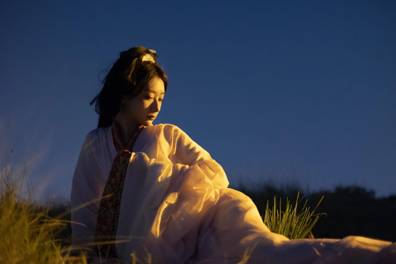战国袍写真 | 暮色:黄昏草地篝火夜景的穿越时光 - 第12张 - 汉服颂 战国袍写真 | 暮色:黄昏草地篝火夜景的穿越时光 - 第12张
