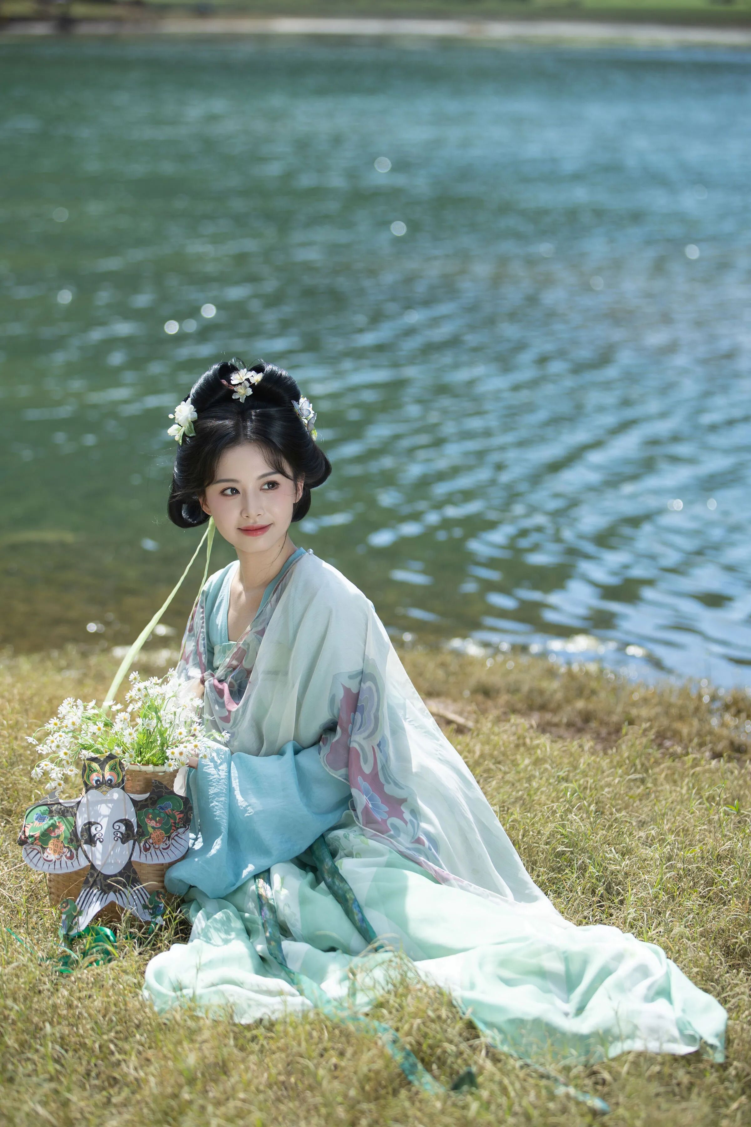 湖畔纸鸢｜浅蓝绿汉服拍出清冷温柔古风 - 第3张