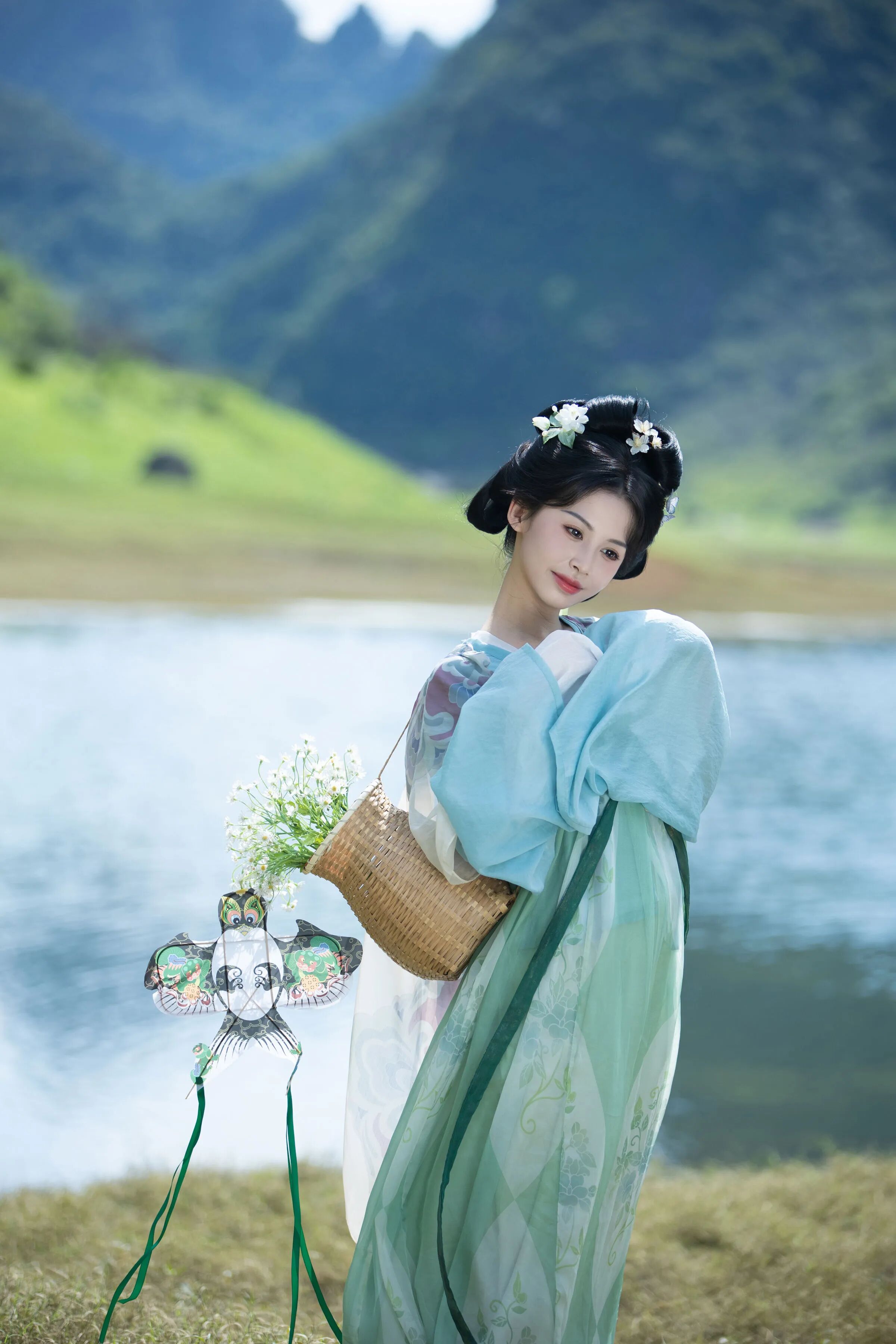 湖畔纸鸢｜浅蓝绿汉服拍出清冷温柔古风 - 第5张