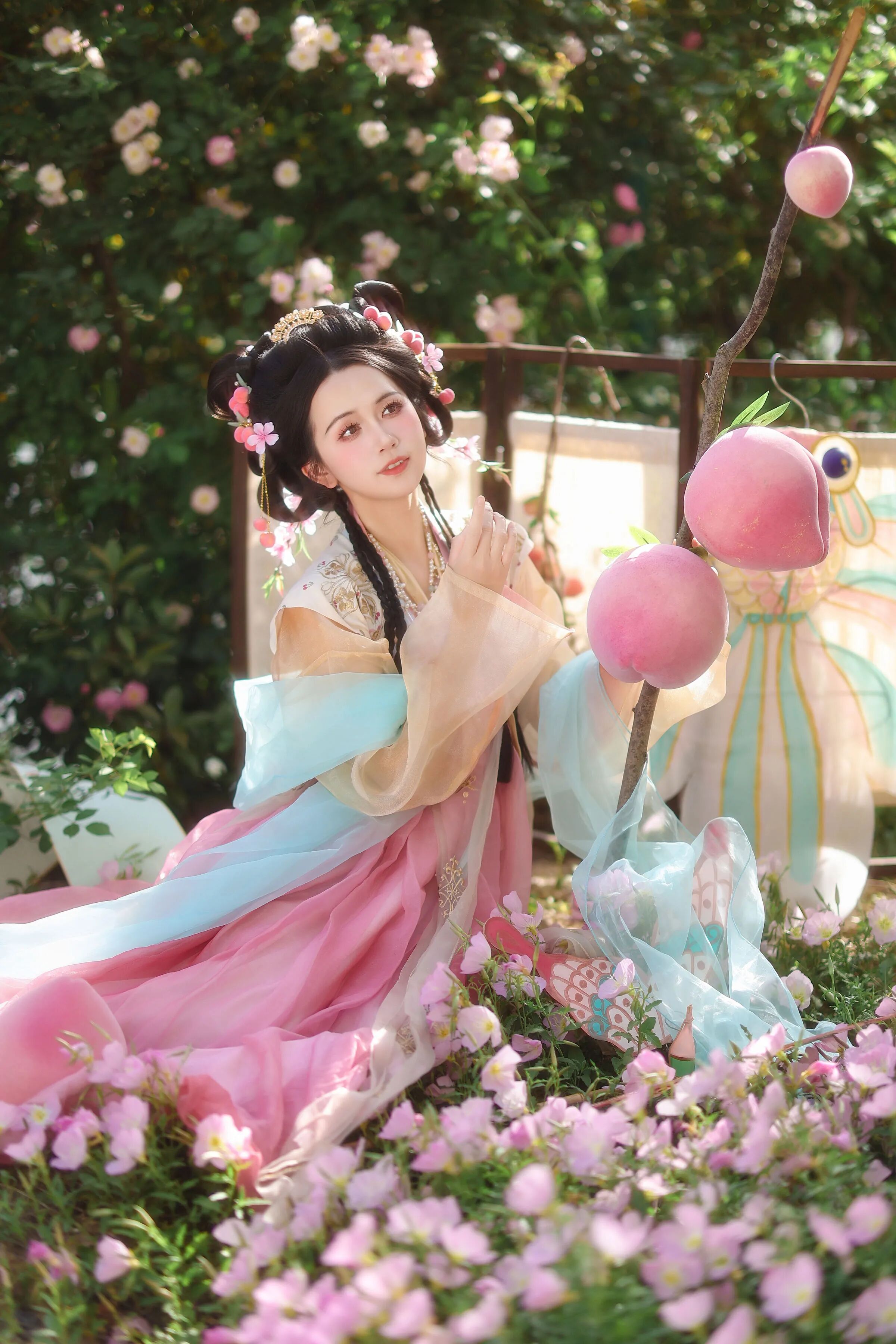 花丛春影|粉蓝汉服蝴蝶风筝拍出少女古风 - 第1张 - 汉服颂 花丛春影|粉蓝汉服蝴蝶风筝拍出少女古风 - 第1张