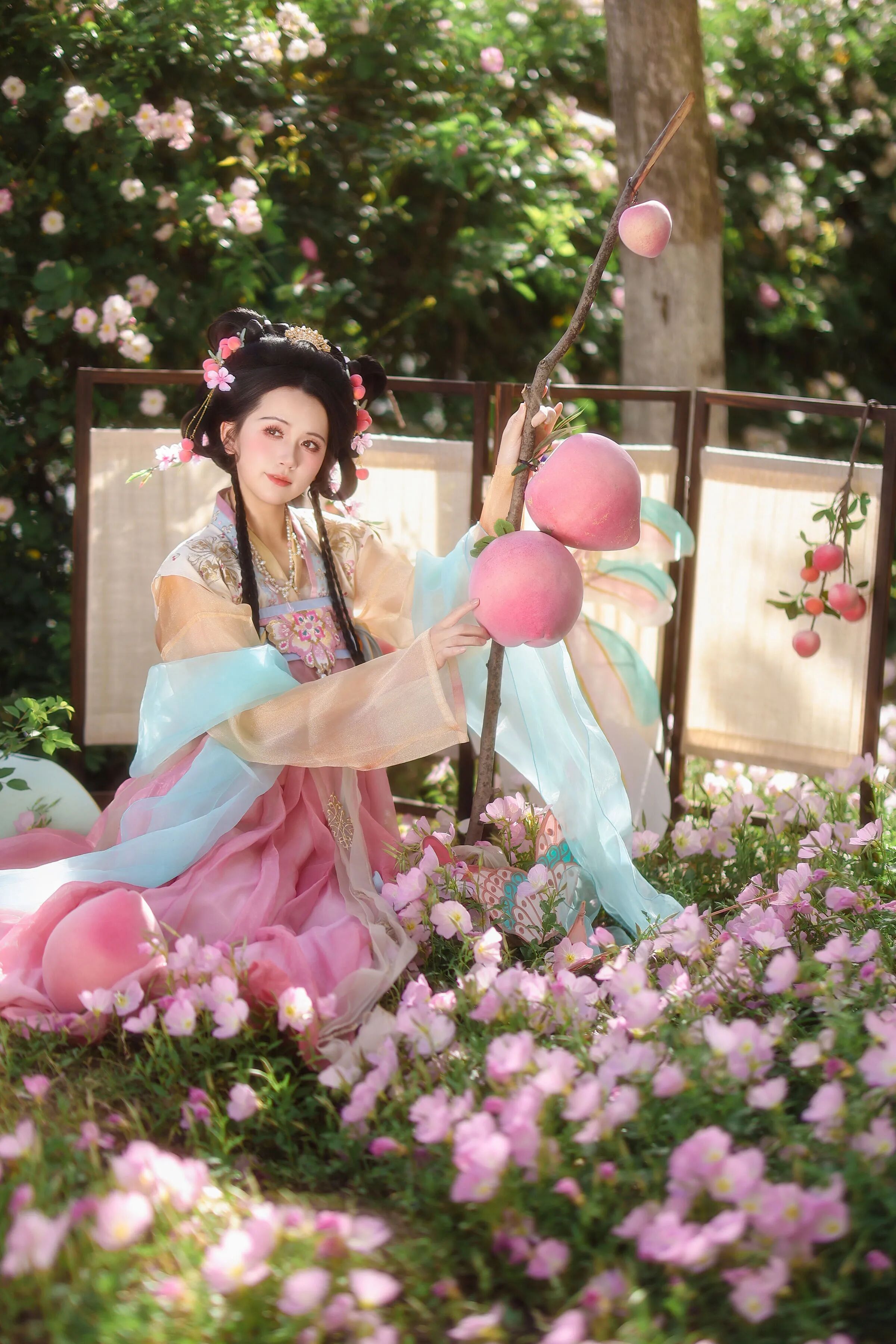 花丛春影|粉蓝汉服蝴蝶风筝拍出少女古风 - 第2张 - 汉服颂 花丛春影|粉蓝汉服蝴蝶风筝拍出少女古风 - 第2张