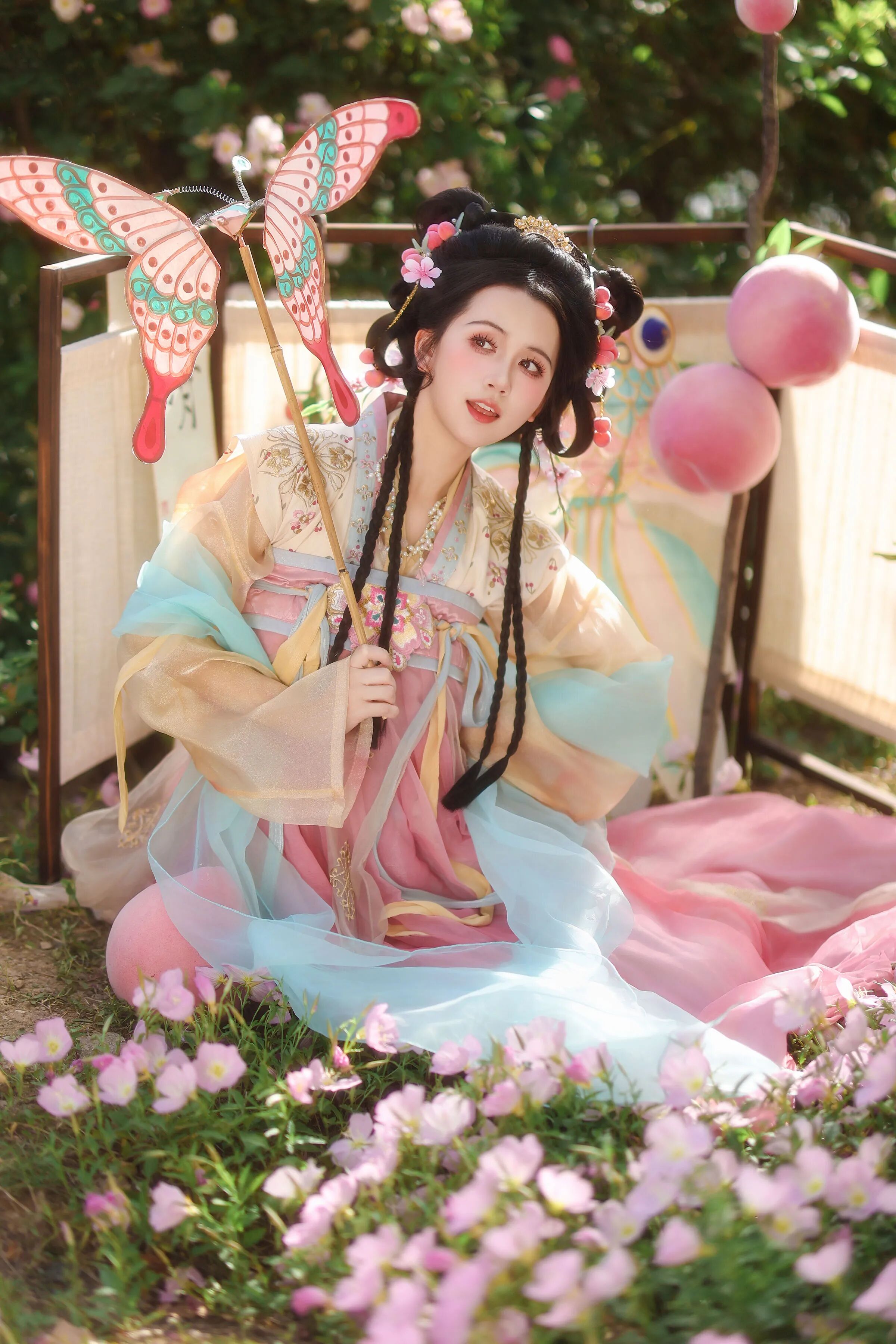 花丛春影|粉蓝汉服蝴蝶风筝拍出少女古风 - 第4张 - 汉服颂 花丛春影|粉蓝汉服蝴蝶风筝拍出少女古风 - 第4张