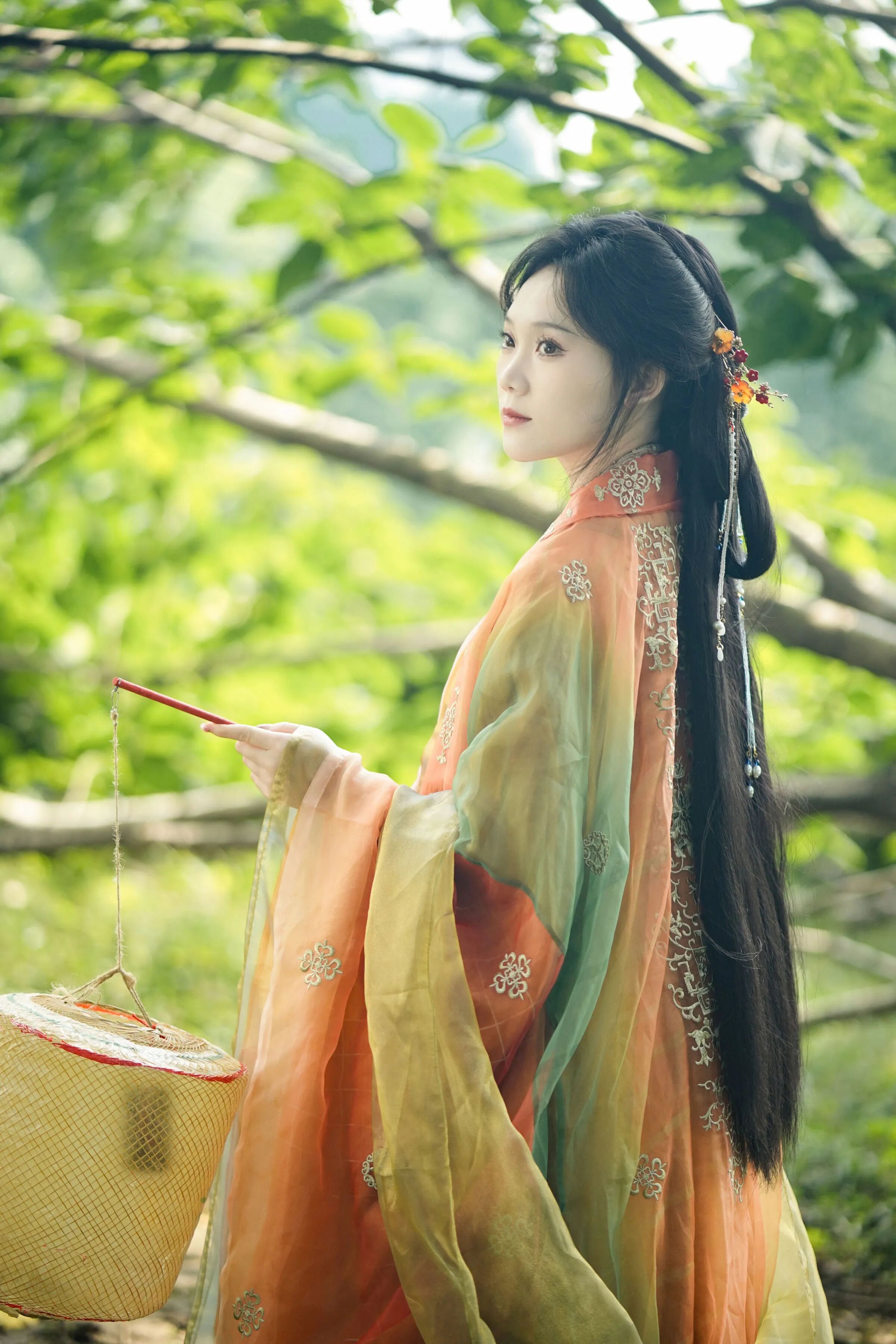 绿荫林下|橙绿渐变汉服灯笼拍出温柔仙气 - 第3张 - 汉服颂 绿荫林下|橙绿渐变汉服灯笼拍出温柔仙气 - 第3张