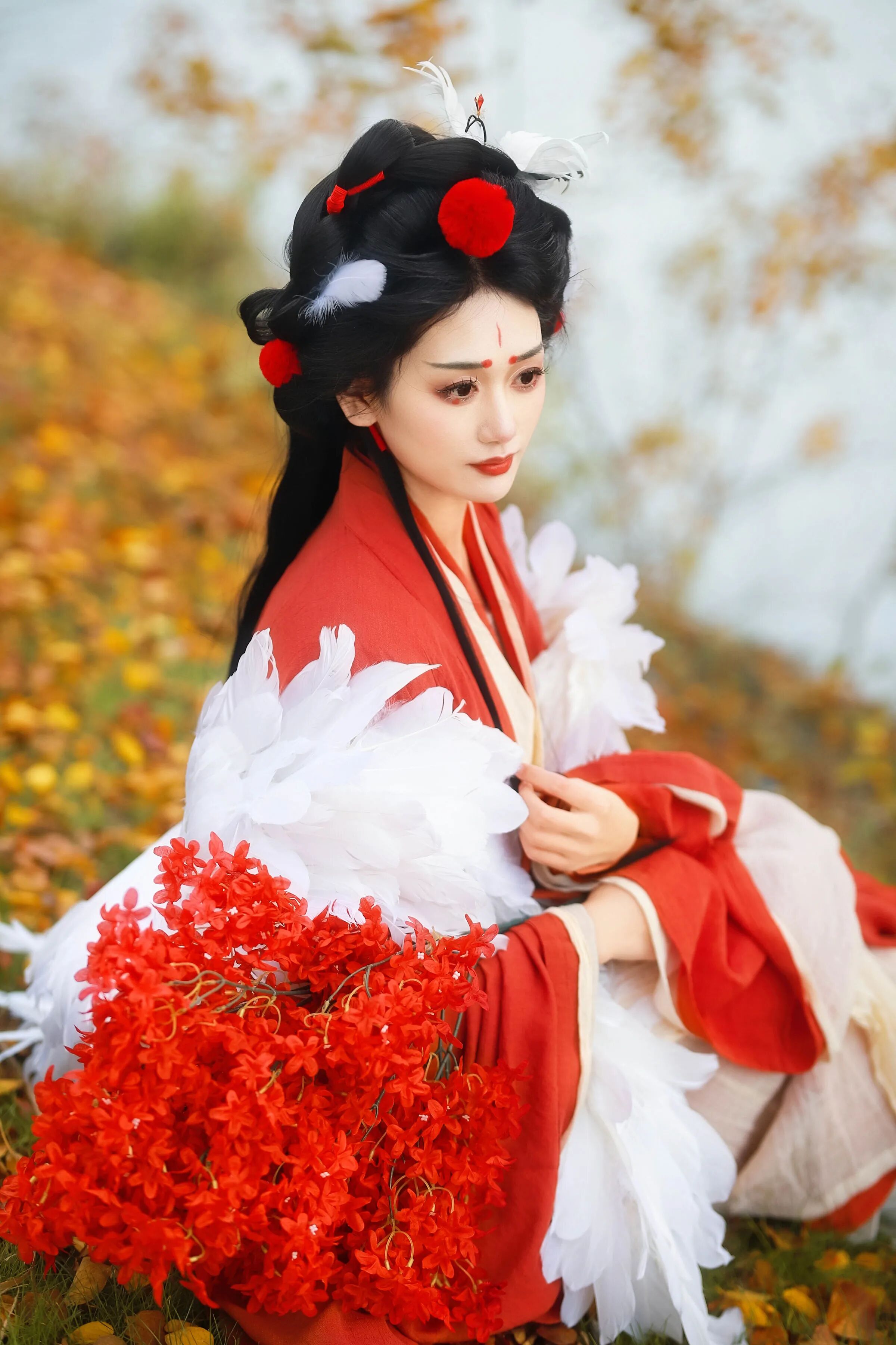银杏林下｜红色羽衣汉服油纸伞拍出秋日仙气 - 第4张