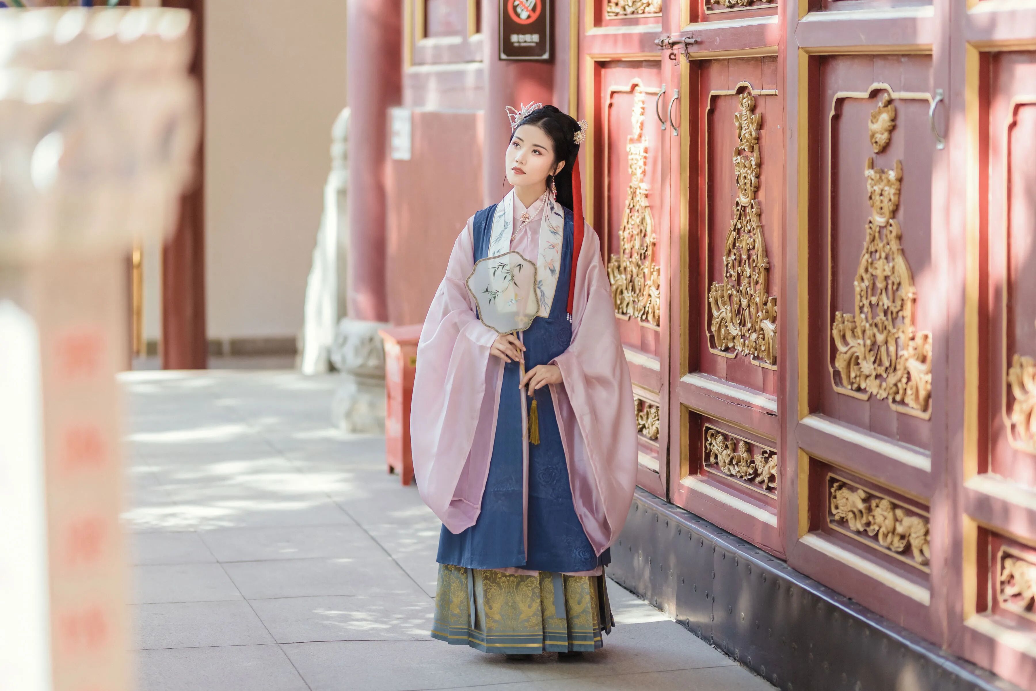 古建庭院｜粉蓝汉服油纸伞拍出温婉国风 - 第2张