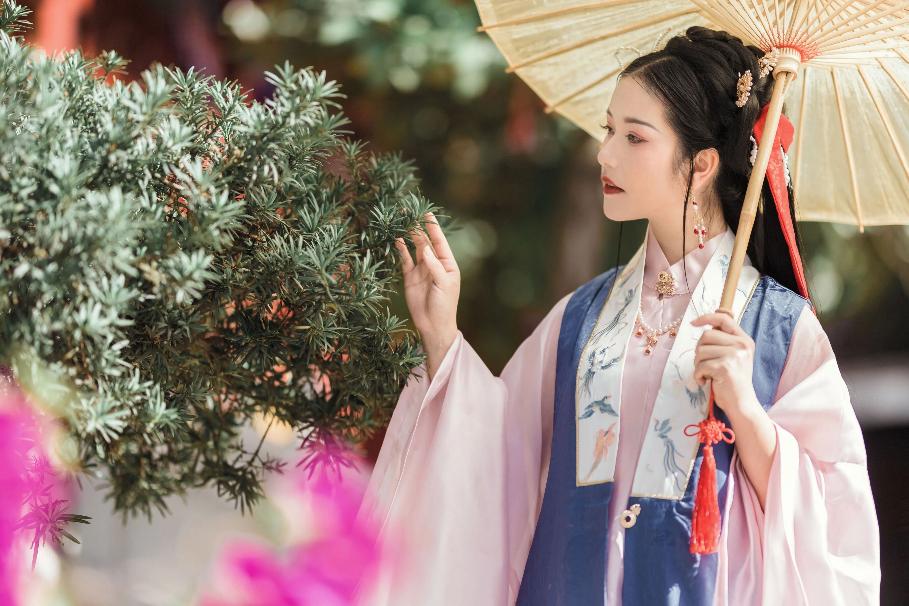 古建庭院｜粉蓝汉服油纸伞拍出温婉国风 - 第5张