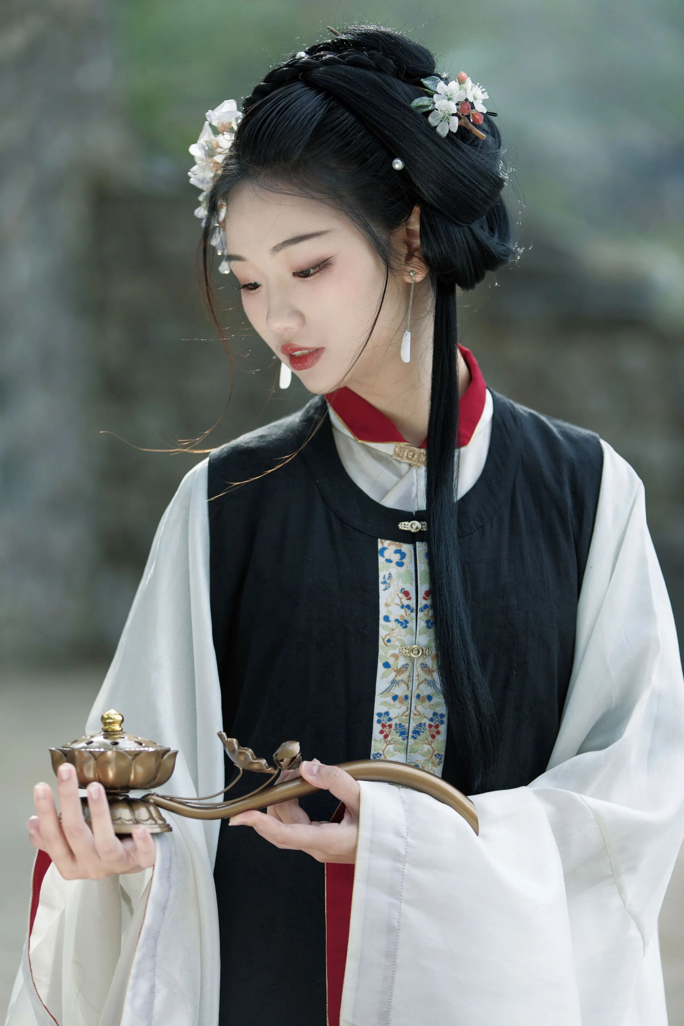 【汉服写真】明制汉服配油纸伞,石墙古桥拍出端庄东方韵味 - 第2张 - 汉服颂 【汉服写真】明制汉服配油纸伞,石墙古桥拍出端庄东方韵味 - 第2张