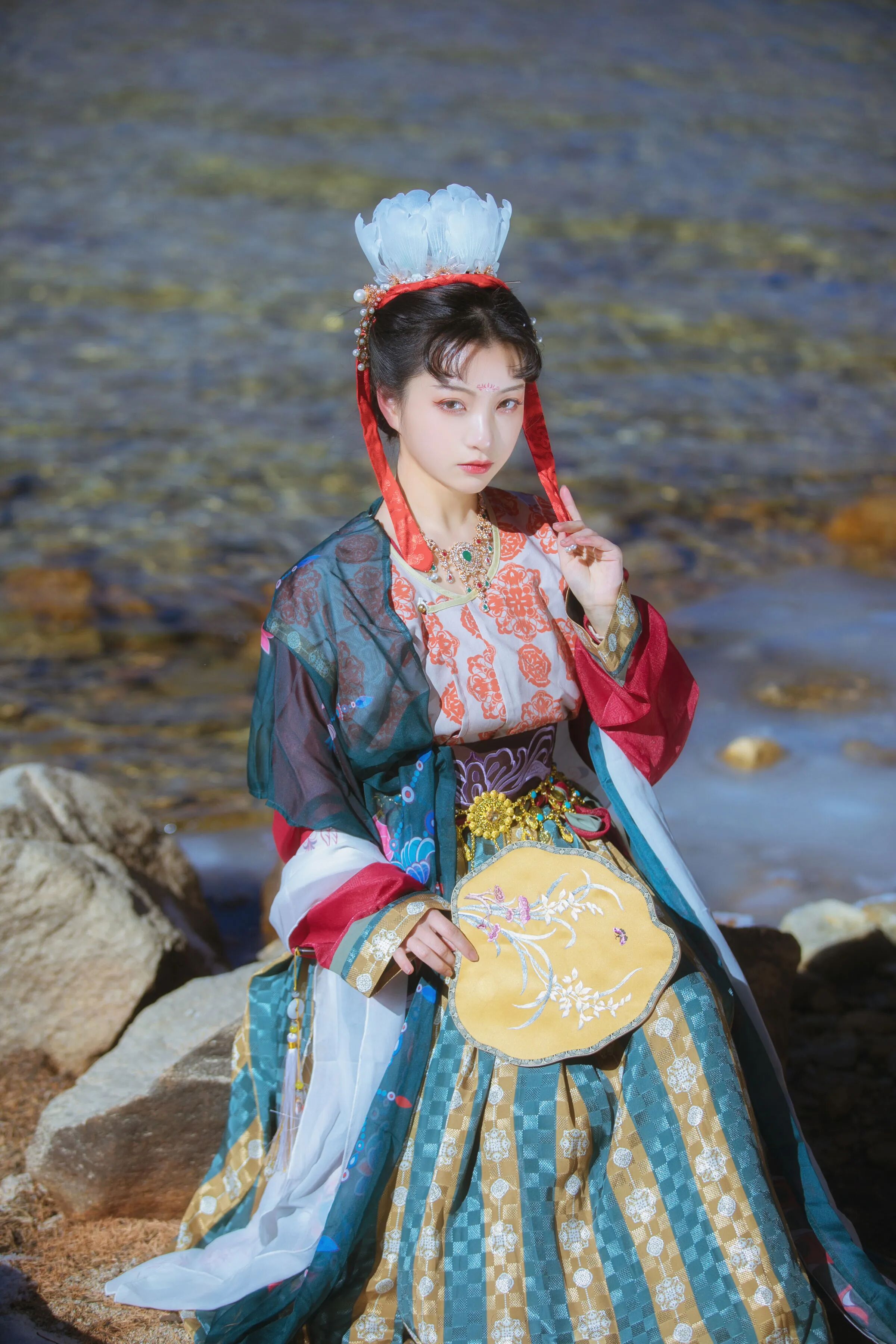 【汉服写真】唐制汉服配白马,山水湖畔拍出清冷仙气 - 第2张 - 汉服颂 【汉服写真】唐制汉服配白马,山水湖畔拍出清冷仙气 - 第2张