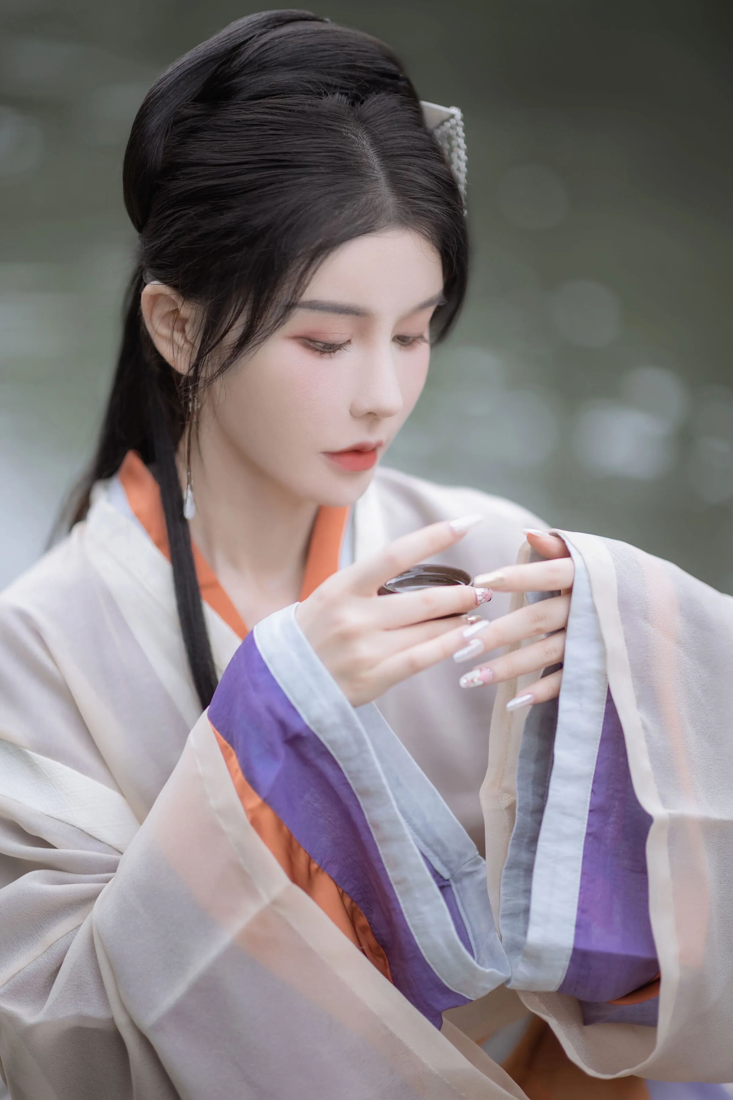 溪边拍汉服别只拍站姿,坐下来才更有画面韵味 - 第3张 - 汉服颂 溪边拍汉服别只拍站姿,坐下来才更有画面韵味 - 第3张
