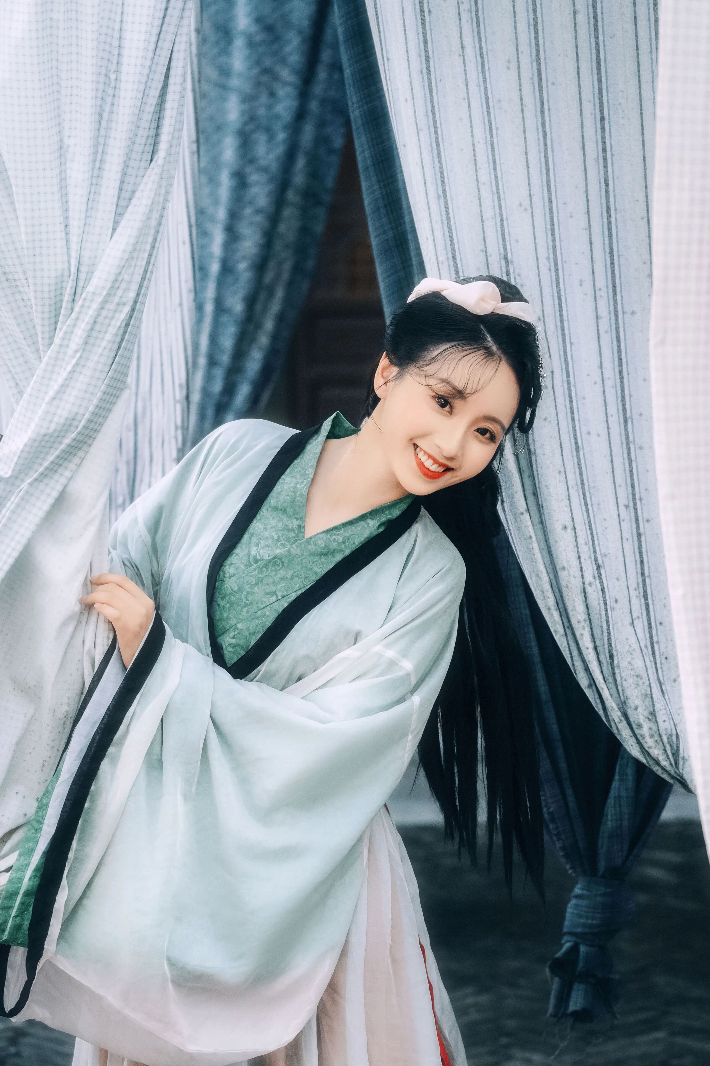【汉服写真】青绿交领配木桶白布,双人浣纱拍出劳作诗意 - 第4张 - 汉服颂 【汉服写真】青绿交领配木桶白布,双人浣纱拍出劳作诗意 - 第4张