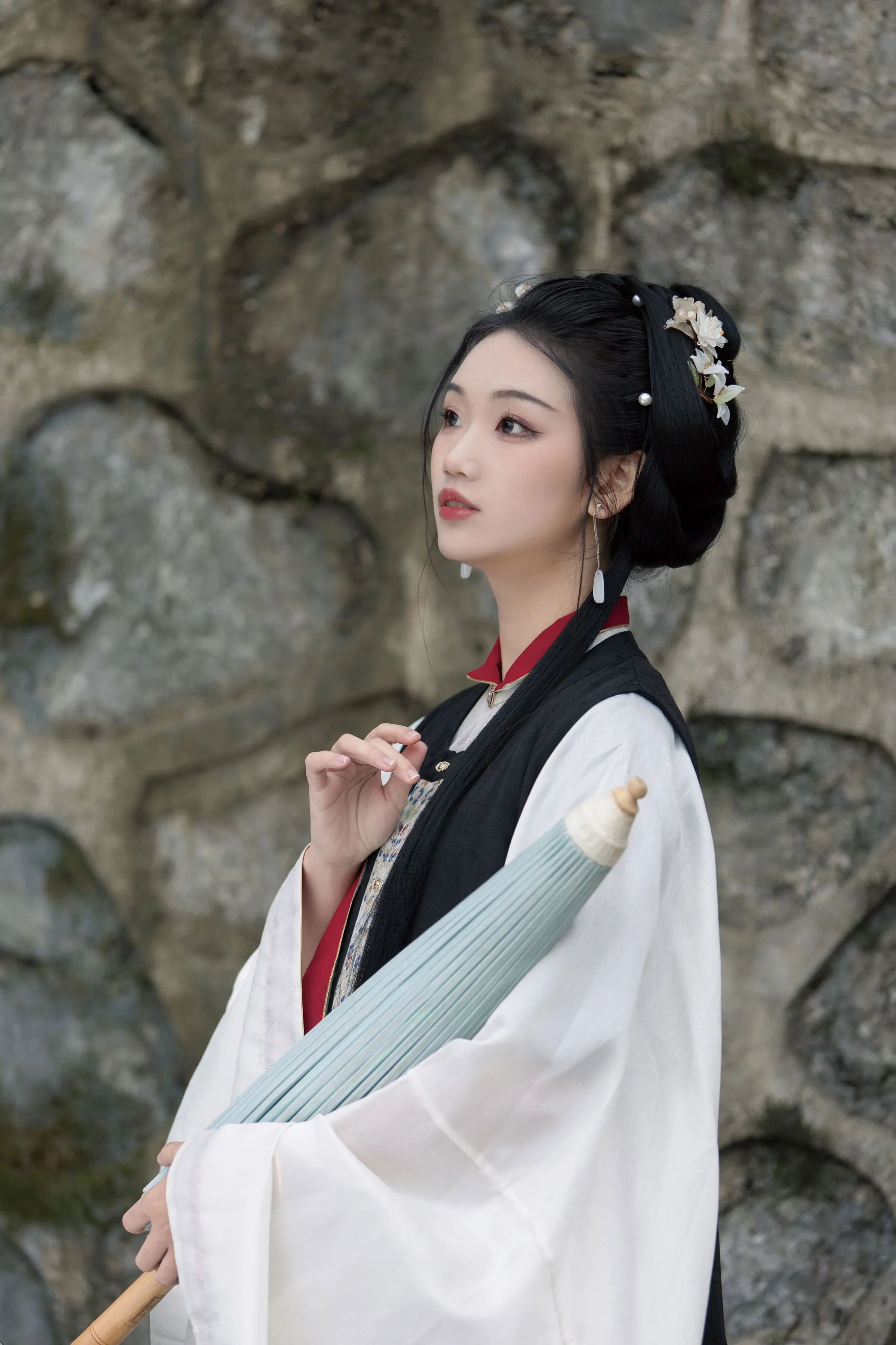 【汉服写真】明制汉服配油纸伞,石墙古桥拍出端庄东方韵味 - 第4张 - 汉服颂 【汉服写真】明制汉服配油纸伞,石墙古桥拍出端庄东方韵味 - 第4张