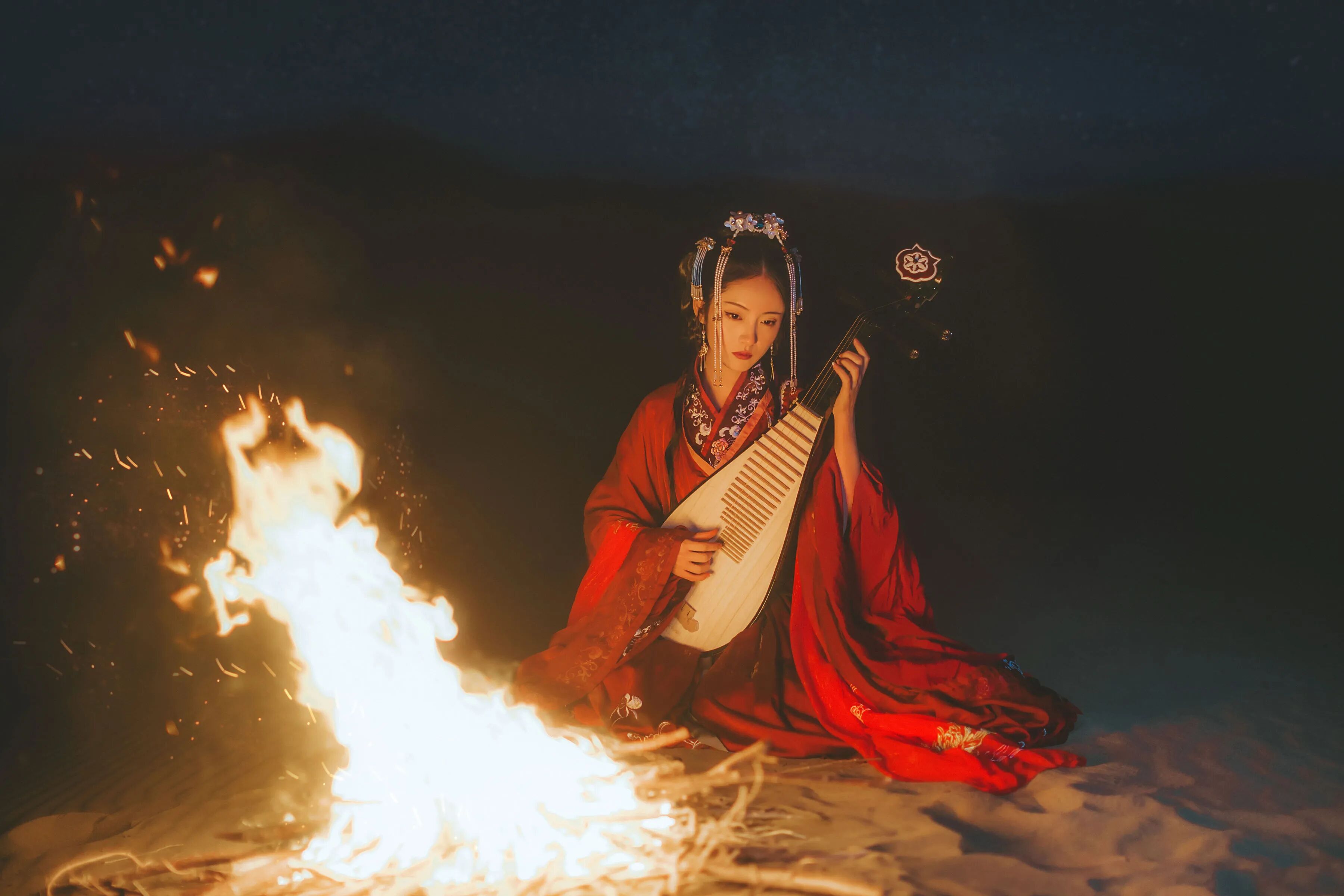 篝火汉服氛围感,火光放左侧就够了 - 第1张 - 汉服颂 篝火汉服氛围感,火光放左侧就够了 - 第1张