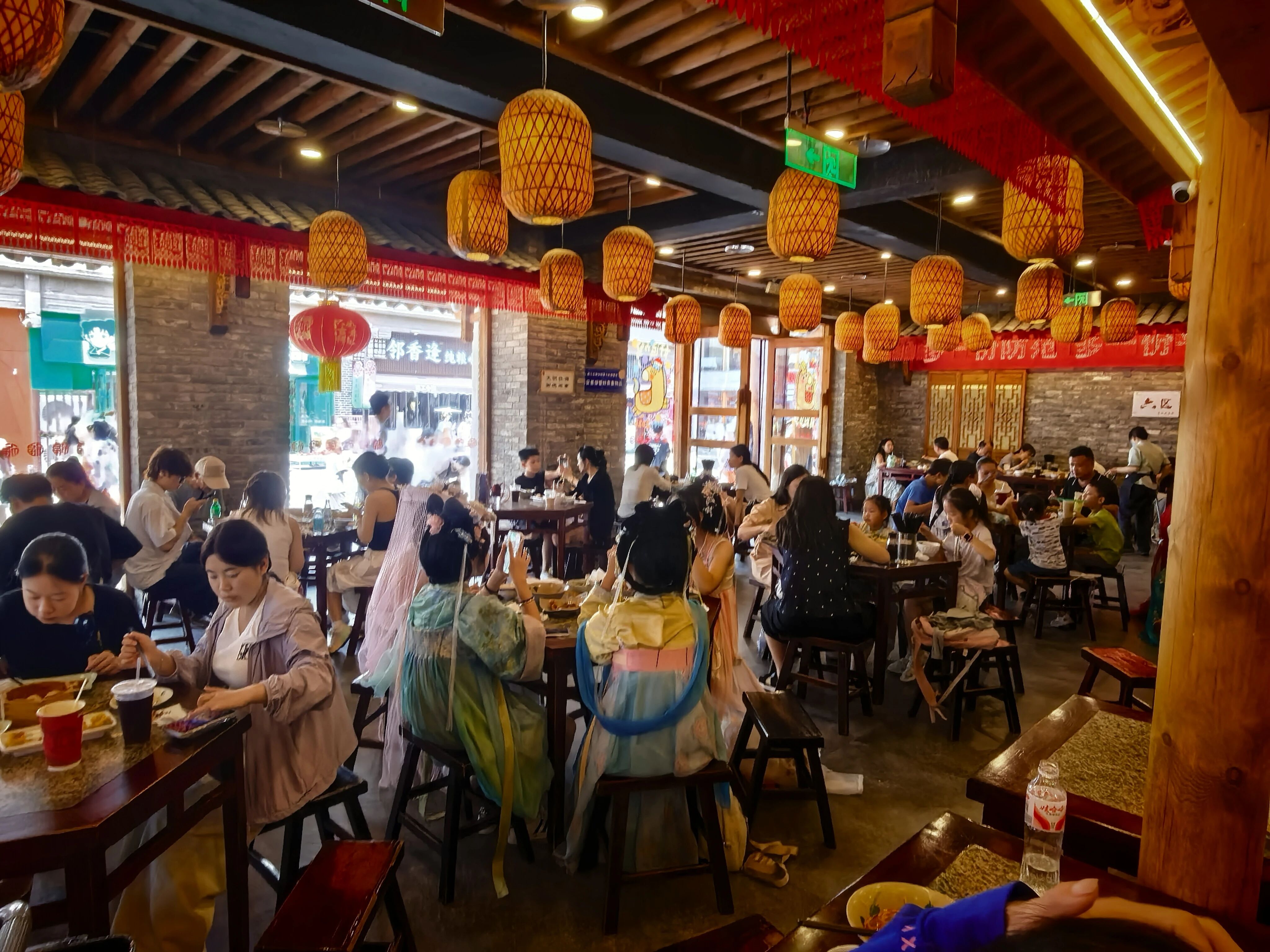 【汉服游记】洛城寻梦:一袭汉服赴盛唐,在洛阳把千年风华穿在身上 - 第2张 - 汉服颂 【汉服游记】洛城寻梦:一袭汉服赴盛唐,在洛阳把千年风华穿在身上 - 第2张