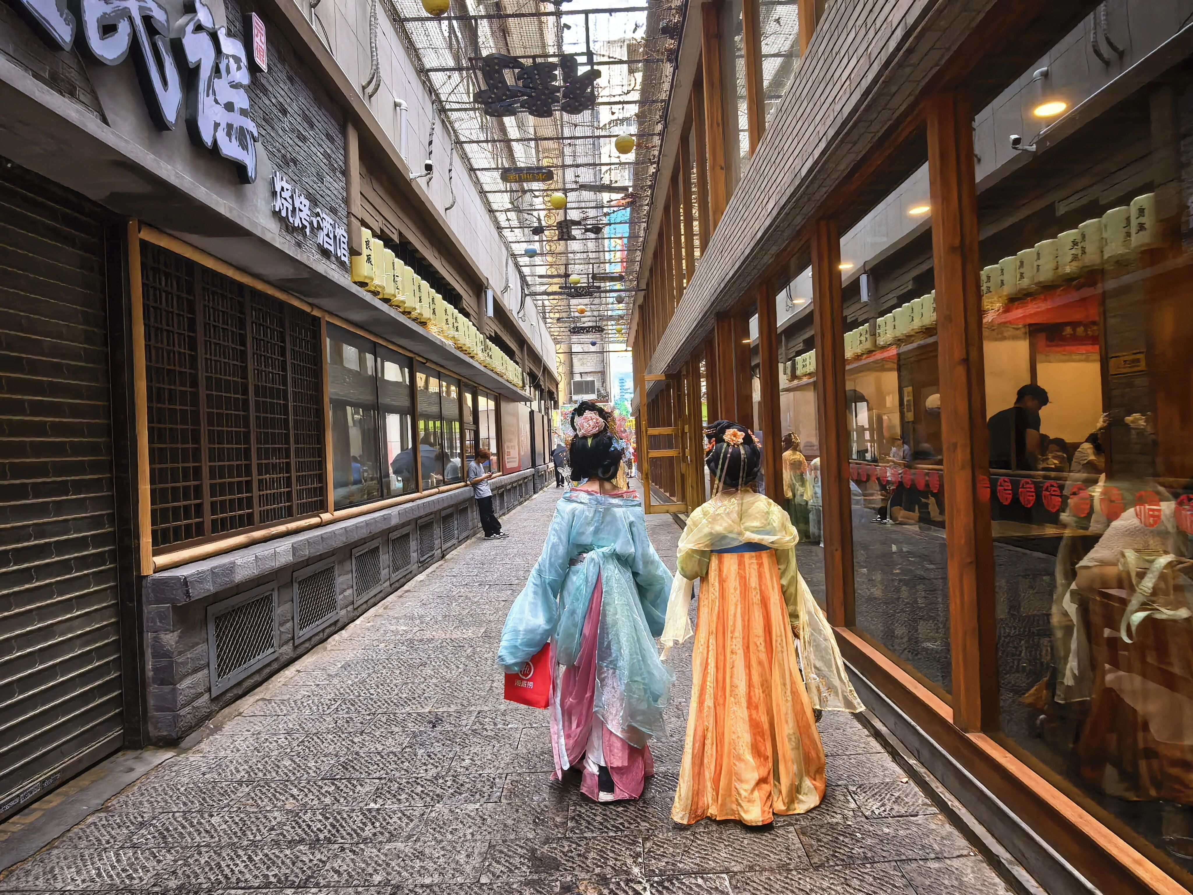 【汉服游记】洛城寻梦:一袭汉服赴盛唐,在洛阳把千年风华穿在身上 - 第3张 - 汉服颂 【汉服游记】洛城寻梦:一袭汉服赴盛唐,在洛阳把千年风华穿在身上 - 第3张