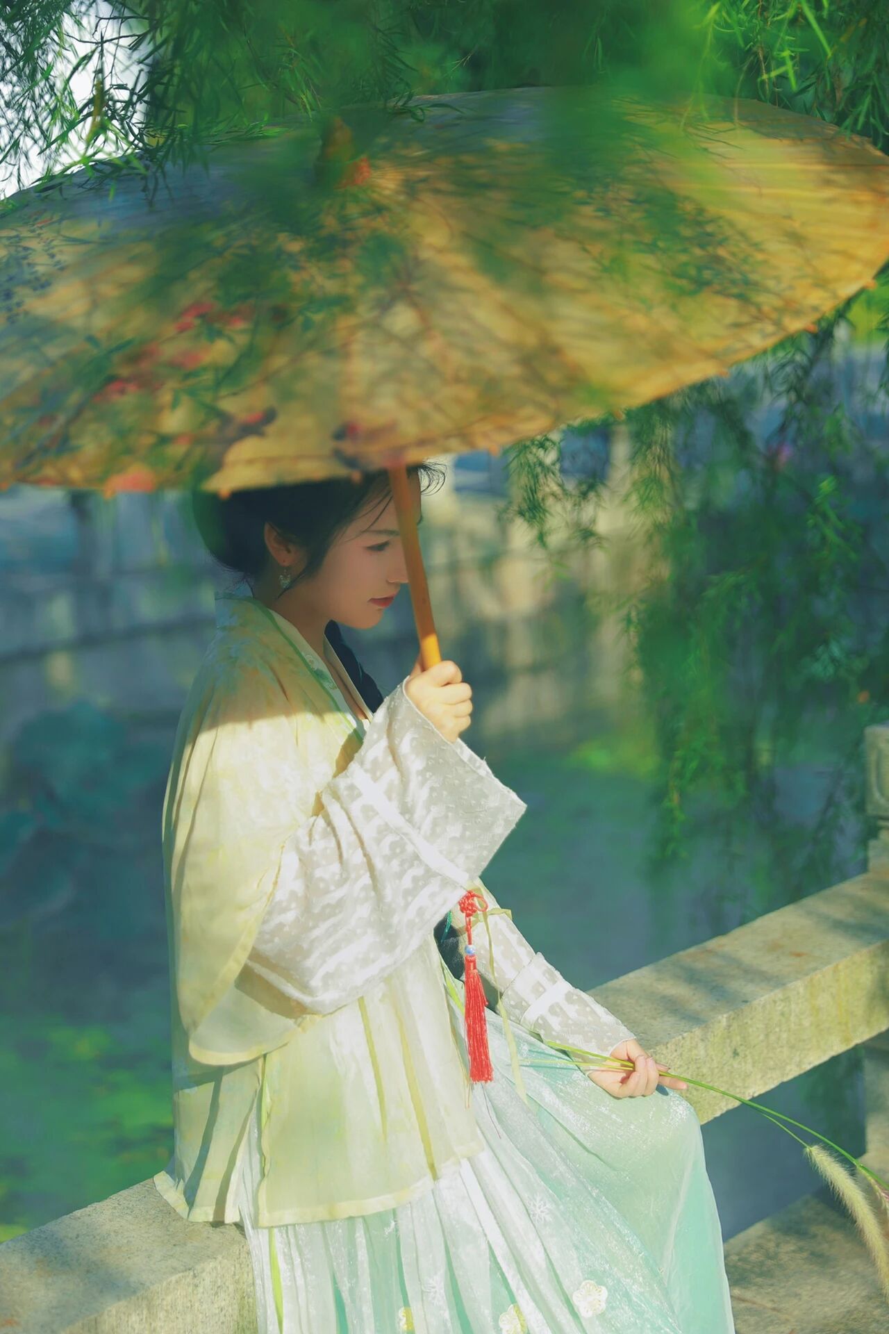 厦门园博苑荷塘汉服写真:一伞江南,宋韵清梦 - 第5张 - 汉服颂 厦门园博苑荷塘汉服写真:一伞江南,宋韵清梦 - 第5张