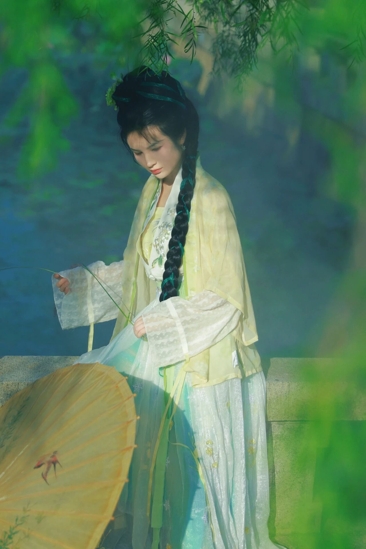 厦门园博苑荷塘汉服写真:一伞江南,宋韵清梦 - 第6张 - 汉服颂 厦门园博苑荷塘汉服写真:一伞江南,宋韵清梦 - 第6张