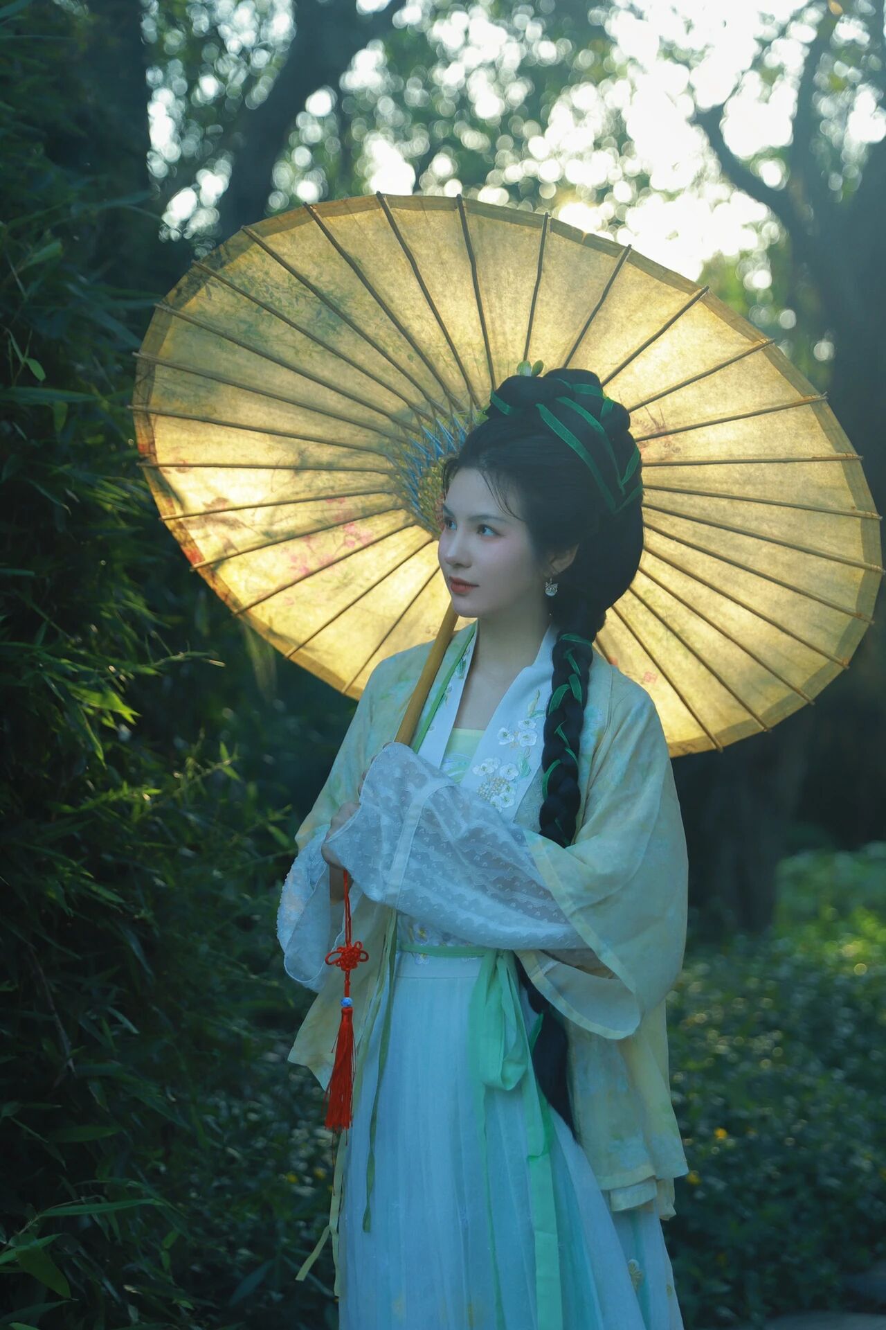 厦门园博苑荷塘汉服写真:一伞江南,宋韵清梦 - 第7张 - 汉服颂 厦门园博苑荷塘汉服写真:一伞江南,宋韵清梦 - 第7张