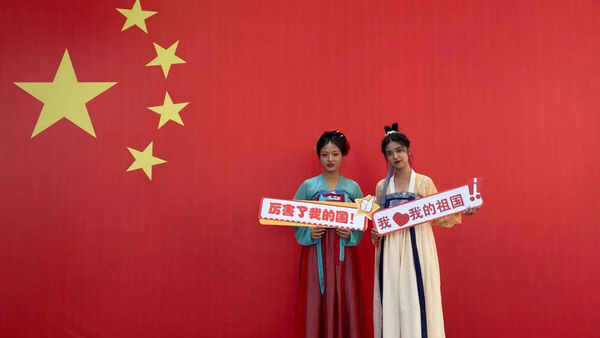 南温泉百余名汉服爱好者弘扬中国传统文化，重温红色历史、重走解放之路！