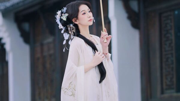 古建庭院｜白色汉服油纸伞拍出清冷温婉国风