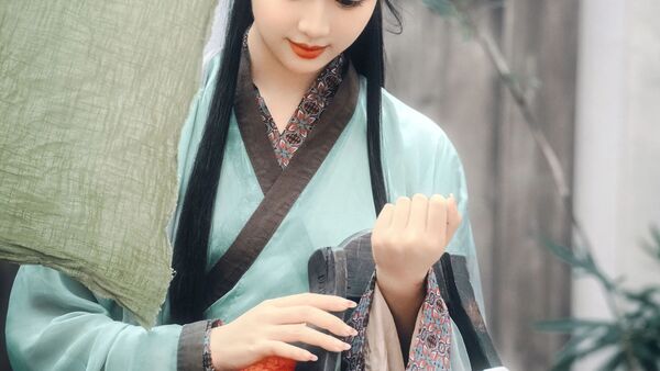 【汉服写真】青绿交领配木桶白布，双人浣纱拍出劳作诗意