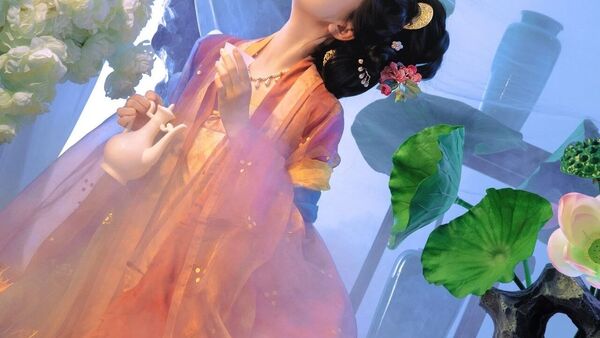 雾起清池｜唐裙繁花汉服写真