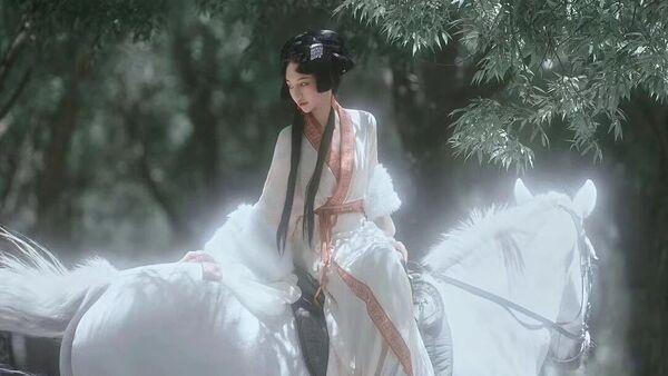 白马映苍山：汉服红妆立洱海边，大理风月任平生