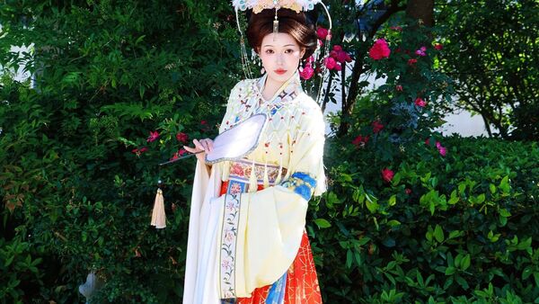 【汉服写真】向阳而生：把汉服穿进日光里，衣袂染暖