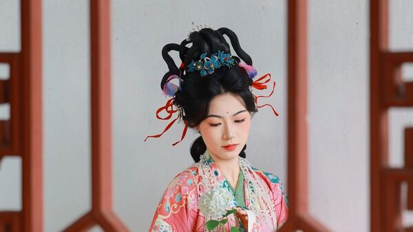 【汉服写真】瑶池仙子：本是天上客，误落人间作仕女