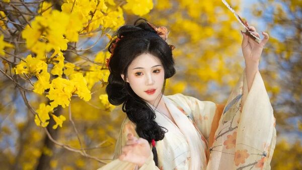 汉服佳人｜落花满地染纱衣，汉服美人拾芳华