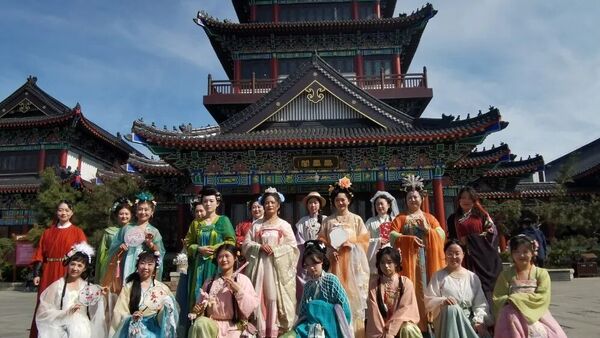 山海之间，凤凰山上一场汉服翩跹的千年之约