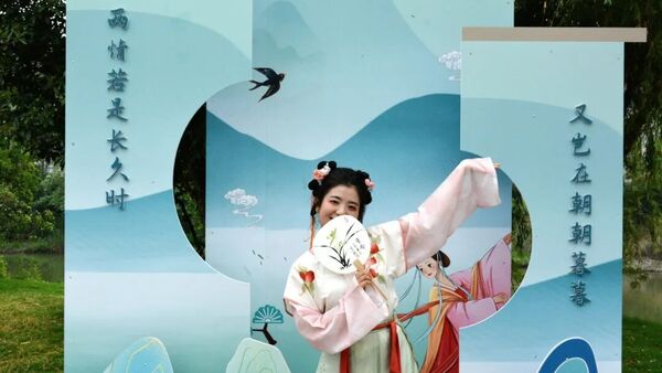 函谷关景区：@全国游客 免费穿汉服，来一组“穿越”大片~