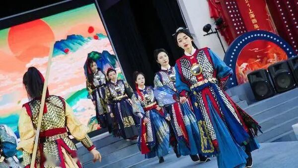 汉服走秀、甲胄表演、国风才艺展演，上海大世界拉开一场“国潮”盛典