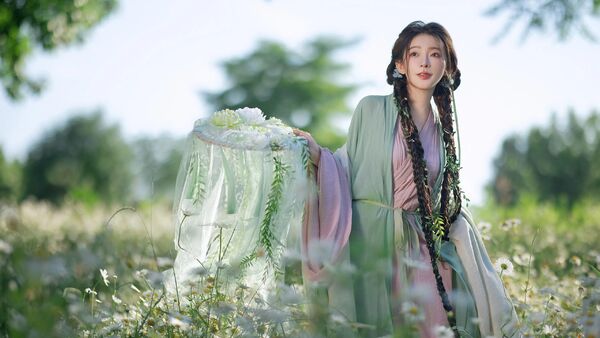 《花间霓裳赋：汉服丽人行》