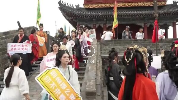 战国袍旅拍在荆州古城爆火：千年楚文化与现代国潮的完美碰撞​