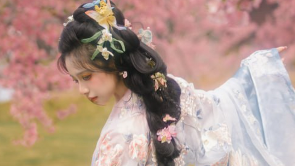 古风摄影系列：春樱映佳人