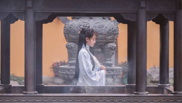 古刹禅韵：汉服与寺庙的时空对话