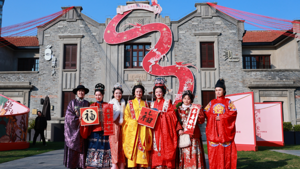 苏州河畔罗裳曳 古今交融迎2026——北站街道汉服文化活动启新章