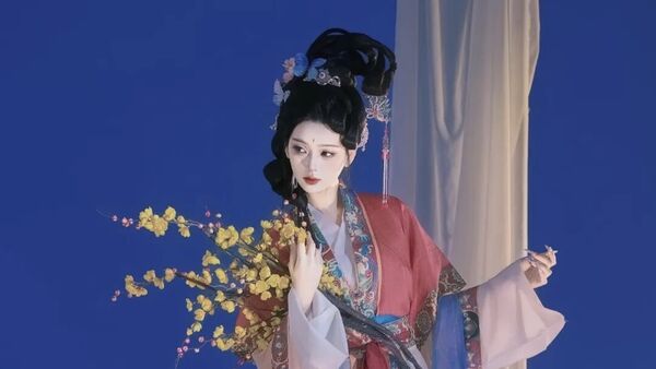 汉服拍照9个古风姿势，温柔松弛又有氛围感