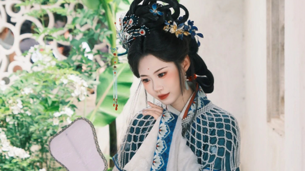 【汉服写真】宋韵神仙复原约拍：感我此言良久立，衣袂如见旧时人