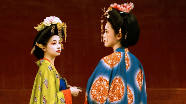 【汉服写真】大唐双姝：并立春风里，一袭齐整唐妆共此华年