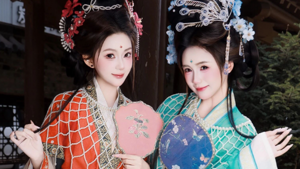 【汉服写真】双姝沐禧：高定小神仙同游，一袭罗衣并立春风里