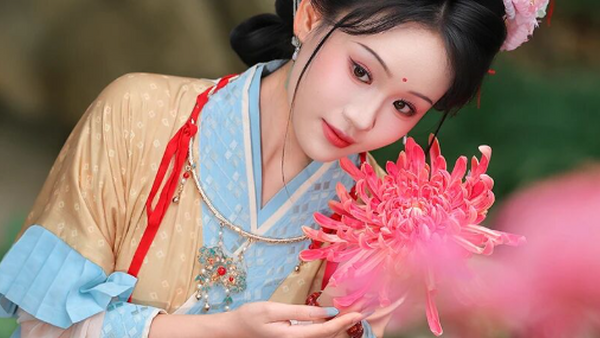 【汉服写真】满园花开·岁月温柔汉家韵