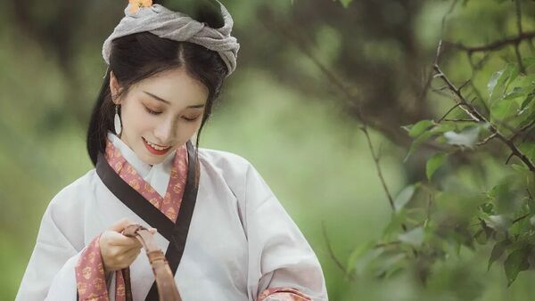 陌上桑：翡翠襦裙采桑女，千古罗敷入画来