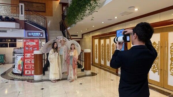 【国际黄山】“原来中国的汉服这么美！”——波兰游客在黄山的汉服初体验