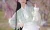 【汉服写真】淡绿印花衫配白百褶，樱花树下拍出春日清甜