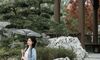 【汉服写真】园林拍汉服背景太乱？油纸伞团扇做深色锚点压住场