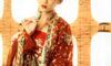 红金刺绣唐风汉服+琵琶，暖光灯笼前，拍出华丽古典氛围感