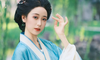 湖畔垂柳汉服写真教程：蓝白交领配书卷，6个道具构图拍出温婉书卷气