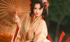 红枫石墙｜浅杏大袖汉服油纸伞拍出秋日古风